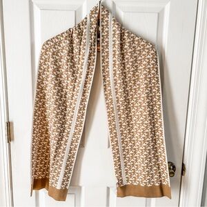 Chic Michael Kors Knit Scarf